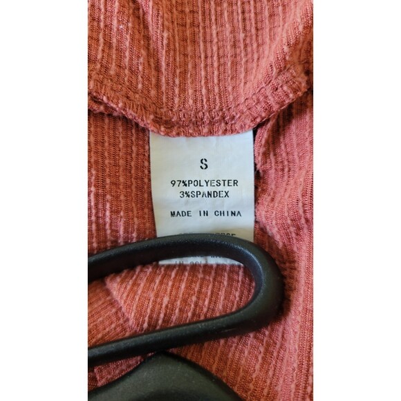 Women's Ivy Rose Dusty Pink Button Down Shirt - Picture 4 of 4